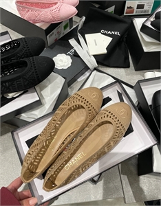 {{productViewItem.photos[photoViewList.activeNavIndex].Alt || productViewItem.photos[photoViewList.activeNavIndex].Description || 'Балетки CHANEL'}}