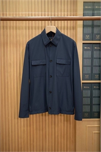 {{productViewItem.photos[photoViewList.activeNavIndex].Alt || productViewItem.photos[photoViewList.activeNavIndex].Description || 'Ветровка LORO PIANA'}}