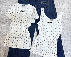 {{productViewItem.photos[photoViewList.activeNavIndex].Alt || productViewItem.photos[photoViewList.activeNavIndex].Description || 'Джинсы MIU MIU'}}