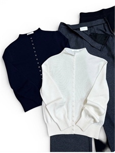 {{productViewItem.photos[photoViewList.activeNavIndex].Alt || productViewItem.photos[photoViewList.activeNavIndex].Description || 'Кофта THE ROW'}}