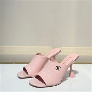 {{productViewItem.photos[photoViewList.activeNavIndex].Alt || productViewItem.photos[photoViewList.activeNavIndex].Description || 'Босоножки CHANEL'}}