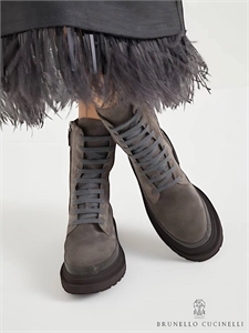 {{productViewItem.photos[photoViewList.activeNavIndex].Alt || productViewItem.photos[photoViewList.activeNavIndex].Description || 'Ботинки BRUNELLO CUCINELLI'}}