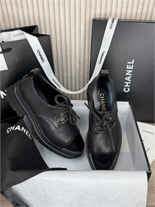 {{productViewItem.photos[photoViewList.activeNavIndex].Alt || productViewItem.photos[photoViewList.activeNavIndex].Description || 'Лоферы CHANEL'}}