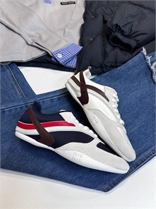 {{productViewItem.photos[photoViewList.activeNavIndex].Alt || productViewItem.photos[photoViewList.activeNavIndex].Description || 'Кроссовки MIU MIU'}}