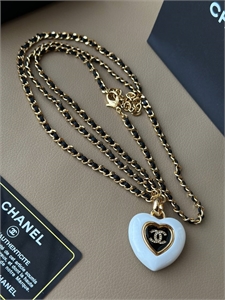 {{productViewItem.photos[photoViewList.activeNavIndex].Alt || productViewItem.photos[photoViewList.activeNavIndex].Description || 'Ремень / пояс CHANEL'}}