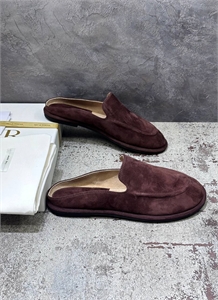 {{productViewItem.photos[photoViewList.activeNavIndex].Alt || productViewItem.photos[photoViewList.activeNavIndex].Description || 'Мюли THE ROW'}}