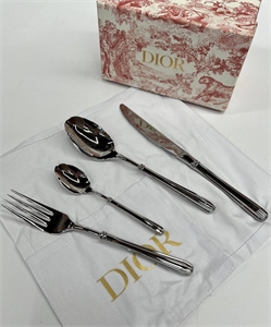 {{productViewItem.photos[photoViewList.activeNavIndex].Alt || productViewItem.photos[photoViewList.activeNavIndex].Description || 'Набор столовых приборов DIOR'}}