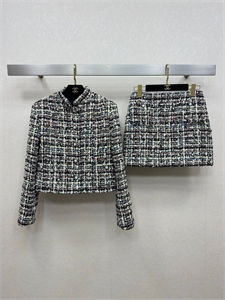 {{productViewItem.photos[photoViewList.activeNavIndex].Alt || productViewItem.photos[photoViewList.activeNavIndex].Description || 'Костюм CHANEL'}}