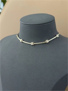 {{productViewItem.photos[photoViewList.activeNavIndex].Alt || productViewItem.photos[photoViewList.activeNavIndex].Description || 'Чокер CHANEL'}}