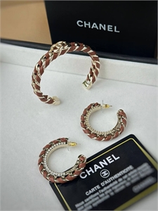 {{productViewItem.photos[photoViewList.activeNavIndex].Alt || productViewItem.photos[photoViewList.activeNavIndex].Description || 'Серьги CHANEL'}}