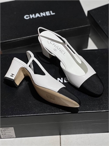 {{productViewItem.photos[photoViewList.activeNavIndex].Alt || productViewItem.photos[photoViewList.activeNavIndex].Description || 'Туфли CHANEL'}}