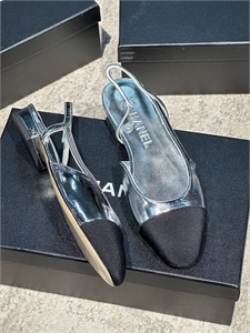 {{productViewItem.photos[photoViewList.activeNavIndex].Alt || productViewItem.photos[photoViewList.activeNavIndex].Description || 'Туфли CHANEL'}}