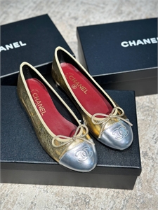 {{productViewItem.photos[photoViewList.activeNavIndex].Alt || productViewItem.photos[photoViewList.activeNavIndex].Description || 'Балетки CHANEL'}}