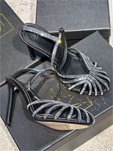 {{productViewItem.photos[photoViewList.activeNavIndex].Alt || productViewItem.photos[photoViewList.activeNavIndex].Description || 'Босоножки Alevi'}}