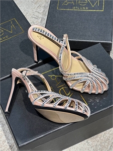 {{productViewItem.photos[photoViewList.activeNavIndex].Alt || productViewItem.photos[photoViewList.activeNavIndex].Description || 'Босоножки Alevi'}}