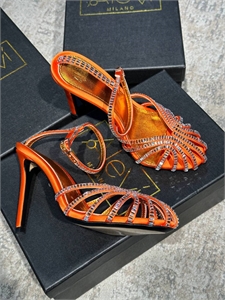 {{productViewItem.photos[photoViewList.activeNavIndex].Alt || productViewItem.photos[photoViewList.activeNavIndex].Description || 'Босоножки Alevi'}}