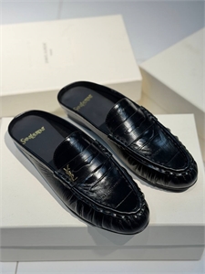 {{productViewItem.photos[photoViewList.activeNavIndex].Alt || productViewItem.photos[photoViewList.activeNavIndex].Description || 'Мюли YSL'}}