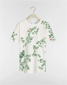 {{productViewItem.photos[photoViewList.activeNavIndex].Alt || productViewItem.photos[photoViewList.activeNavIndex].Description || 'Футболка DIOR'}}