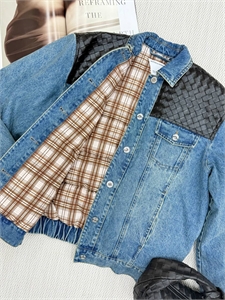 {{productViewItem.photos[photoViewList.activeNavIndex].Alt || productViewItem.photos[photoViewList.activeNavIndex].Description || 'Джинсовая куртка BOTTEGA VENETA'}}