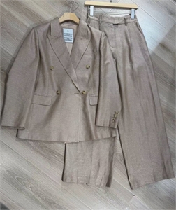 {{productViewItem.photos[photoViewList.activeNavIndex].Alt || productViewItem.photos[photoViewList.activeNavIndex].Description || 'Костюм BRUNELLO CUCINELLI'}}