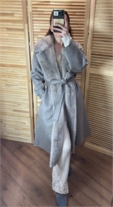 {{productViewItem.photos[photoViewList.activeNavIndex].Alt || productViewItem.photos[photoViewList.activeNavIndex].Description || 'Пальто LORO PIANA'}}