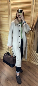 {{productViewItem.photos[photoViewList.activeNavIndex].Alt || productViewItem.photos[photoViewList.activeNavIndex].Description || 'Пальто LORO PIANA'}}