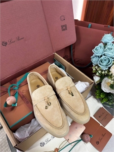 {{productViewItem.photos[photoViewList.activeNavIndex].Alt || productViewItem.photos[photoViewList.activeNavIndex].Description || 'Лоферы LORO PIANA'}}