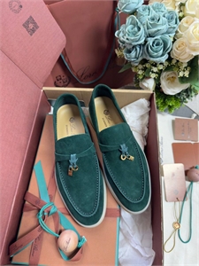 {{productViewItem.photos[photoViewList.activeNavIndex].Alt || productViewItem.photos[photoViewList.activeNavIndex].Description || 'Лоферы LORO PIANA'}}