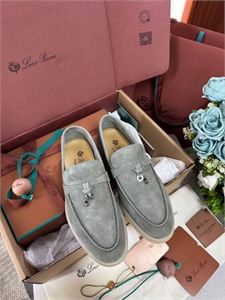 {{productViewItem.photos[photoViewList.activeNavIndex].Alt || productViewItem.photos[photoViewList.activeNavIndex].Description || 'Лоферы LORO PIANA'}}