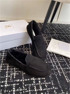 {{productViewItem.photos[photoViewList.activeNavIndex].Alt || productViewItem.photos[photoViewList.activeNavIndex].Description || 'Лоферы THE ROW'}}