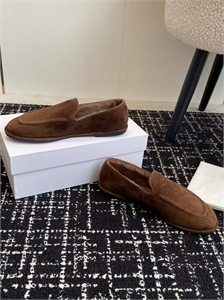 {{productViewItem.photos[photoViewList.activeNavIndex].Alt || productViewItem.photos[photoViewList.activeNavIndex].Description || 'Лоферы THE ROW'}}