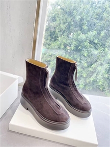 {{productViewItem.photos[photoViewList.activeNavIndex].Alt || productViewItem.photos[photoViewList.activeNavIndex].Description || 'Ботинки'}}