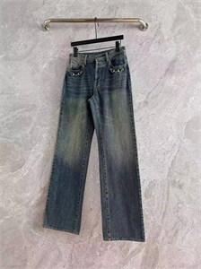 {{productViewItem.photos[photoViewList.activeNavIndex].Alt || productViewItem.photos[photoViewList.activeNavIndex].Description || 'Джинсы GUCCI'}}