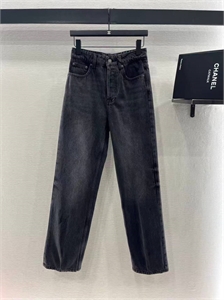 {{productViewItem.photos[photoViewList.activeNavIndex].Alt || productViewItem.photos[photoViewList.activeNavIndex].Description || 'Джинсы CHANEL'}}