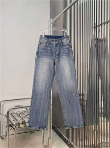 {{productViewItem.photos[photoViewList.activeNavIndex].Alt || productViewItem.photos[photoViewList.activeNavIndex].Description || 'Джинсы MIU MIU'}}