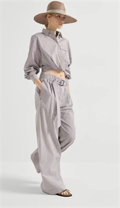 {{productViewItem.photos[photoViewList.activeNavIndex].Alt || productViewItem.photos[photoViewList.activeNavIndex].Description || 'Костюм BC'}}