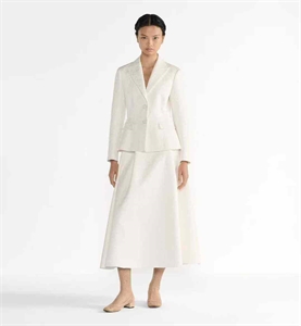 {{productViewItem.photos[photoViewList.activeNavIndex].Alt || productViewItem.photos[photoViewList.activeNavIndex].Description || 'Костюм DIOR'}}