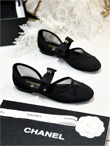 {{productViewItem.photos[photoViewList.activeNavIndex].Alt || productViewItem.photos[photoViewList.activeNavIndex].Description || 'Балетки CHANEL'}}