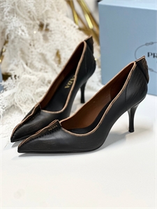 {{productViewItem.photos[photoViewList.activeNavIndex].Alt || productViewItem.photos[photoViewList.activeNavIndex].Description || 'Туфли PRADA'}}