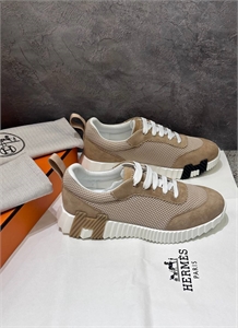 {{productViewItem.photos[photoViewList.activeNavIndex].Alt || productViewItem.photos[photoViewList.activeNavIndex].Description || 'Кроссовки HERMES'}}