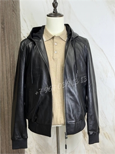 {{productViewItem.photos[photoViewList.activeNavIndex].Alt || productViewItem.photos[photoViewList.activeNavIndex].Description || 'Кожаная куртка Franck Nomani'}}