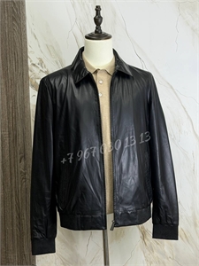 {{productViewItem.photos[photoViewList.activeNavIndex].Alt || productViewItem.photos[photoViewList.activeNavIndex].Description || 'Кожаная Ккуртка Franck Nomani со вставками кожи крокодила'}}