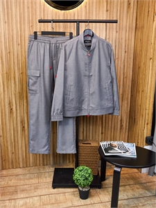 {{productViewItem.photos[photoViewList.activeNavIndex].Alt || productViewItem.photos[photoViewList.activeNavIndex].Description || 'Костюм KITON'}}