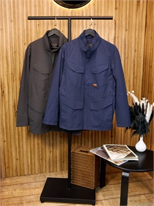 {{productViewItem.photos[photoViewList.activeNavIndex].Alt || productViewItem.photos[photoViewList.activeNavIndex].Description || 'Ветровка LORO PIANA'}}