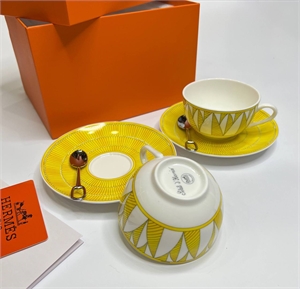 {{productViewItem.photos[photoViewList.activeNavIndex].Alt || productViewItem.photos[photoViewList.activeNavIndex].Description || 'Чайная пара HERMES'}}