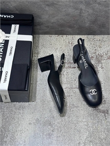 {{productViewItem.photos[photoViewList.activeNavIndex].Alt || productViewItem.photos[photoViewList.activeNavIndex].Description || 'Туфли CHANEL'}}