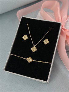 {{productViewItem.photos[photoViewList.activeNavIndex].Alt || productViewItem.photos[photoViewList.activeNavIndex].Description || 'Браслет Van Cleef'}}