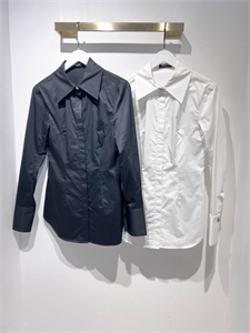 {{productViewItem.photos[photoViewList.activeNavIndex].Alt || productViewItem.photos[photoViewList.activeNavIndex].Description || 'Рубашка BALMAIN'}}