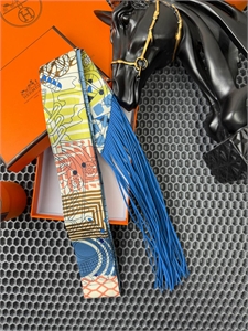 {{productViewItem.photos[photoViewList.activeNavIndex].Alt || productViewItem.photos[photoViewList.activeNavIndex].Description || 'Твилли HERMES'}}