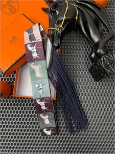 {{productViewItem.photos[photoViewList.activeNavIndex].Alt || productViewItem.photos[photoViewList.activeNavIndex].Description || 'Твилли HERMES'}}